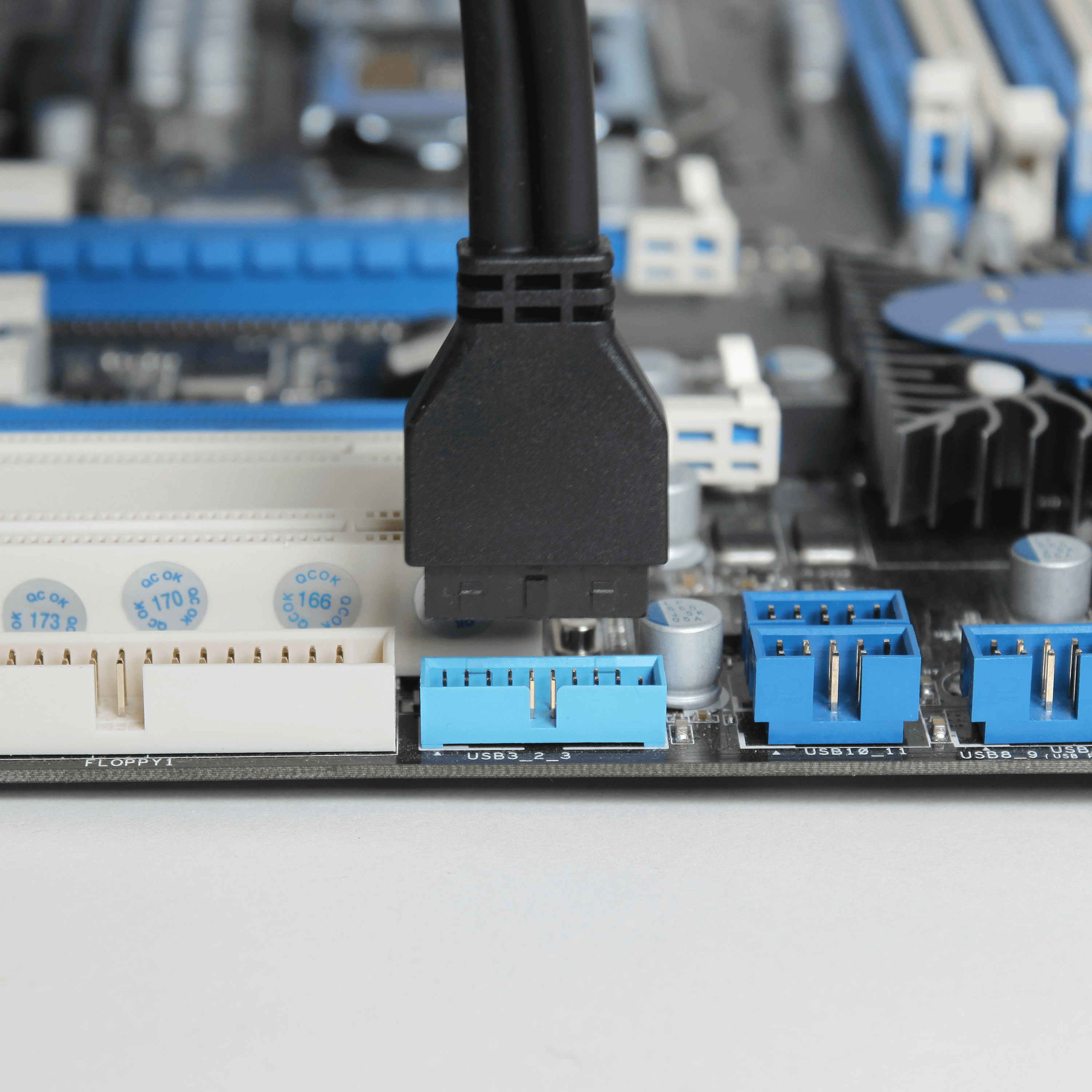 USB 3.0 bracket image number 2